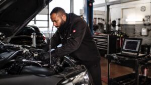 Chiptuning bringt nicht nur mehr PS: Entscheidend sind Drehmoment und Durchzug. Was Softwareoptimierung ver&auml;ndert, welche Risiken bestehen und welche Regeln Autofahrer in der Schweiz beachten m&uuml;ssen.